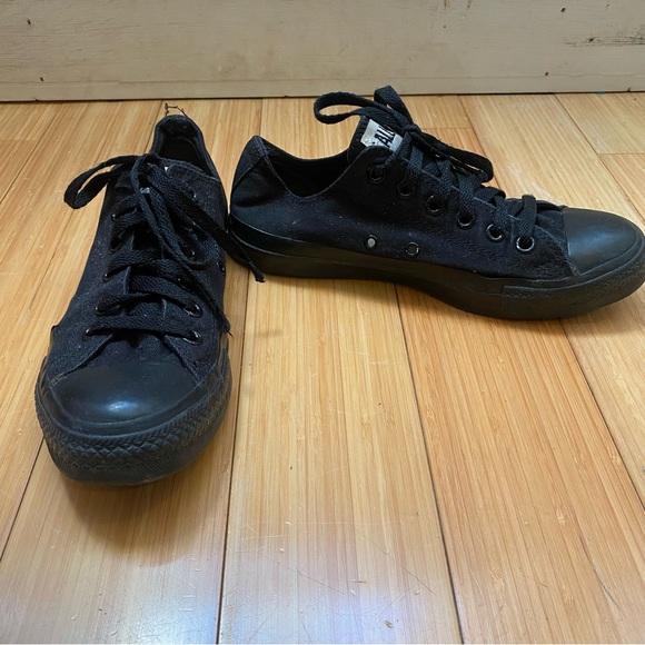 Black Converse Sneakers, size 8 women’s - Picture 8 of 9